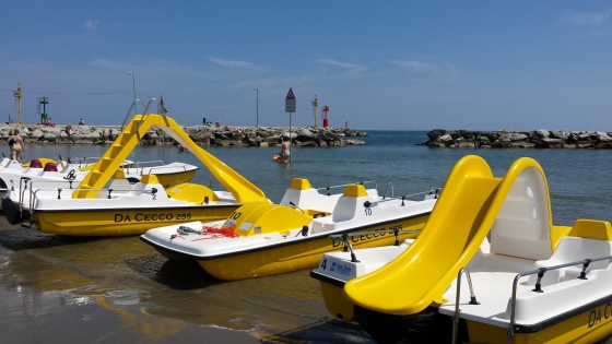 Yellow water rides, it's absolutely my favorite colour this summer!